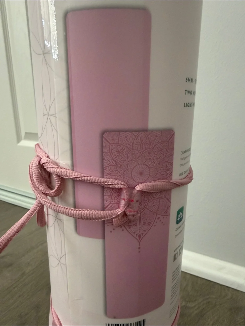 NWT Gaiam classic 6mm reversible mandala print yoga mat